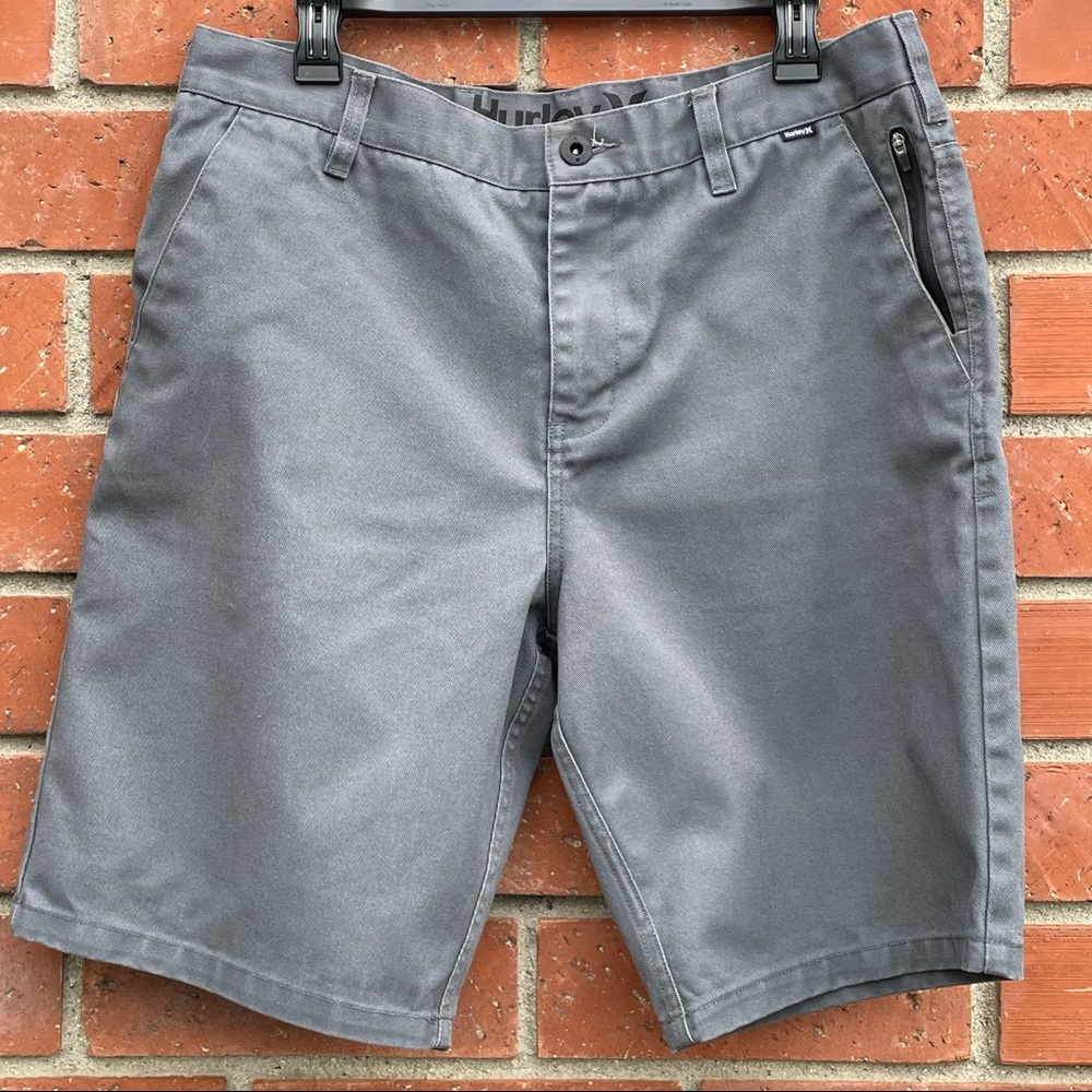 Hurley Men's Shorts in Gray size 34 Excellent Condition!